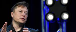 Elon Musk spricht auf einer Konferenz in Washington.