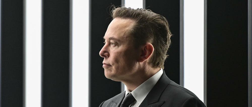 Tesla-Chef Elon Musk wird vorgeworfen einen Kursrückgang der Twitter-Aktie bewusst und gezielt herbeigeführt zu haben. 