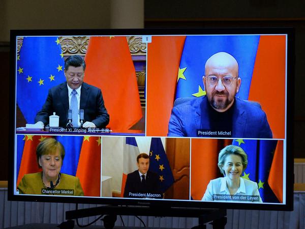 Waren bei der Videokonferenz dabei: Chinas Präsident Xi Jinping (oben l-r), EU-Ratspräsident Charles Michel Bundeskanzlerin Angela Merkel (unten l-r), Frankreichs Präsident Emmanuel Macron und EU-Kommissionspräsidentin Ursula von der Leyen.