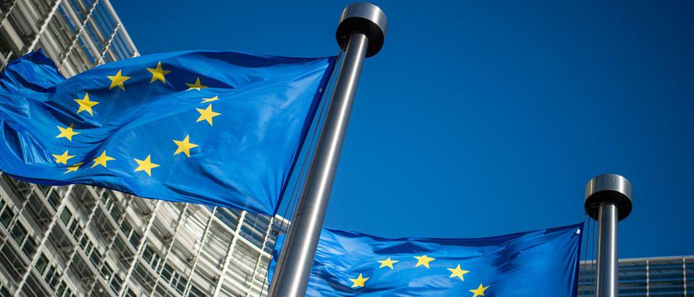 EU-Flaggen vor dem Sitz der Europäischen Kommission in Brüssel.