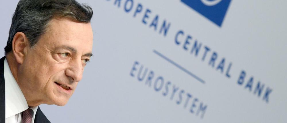 Strafzinsen, Minusrendite, was kommt noch? Mario Draghi, Präsident der Europäischen Zentralbank (EZB), will alle Mittel nutzen. 
