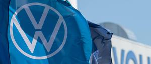 Fahnen Volkswagen-Werk in Mosel bei Zwickau