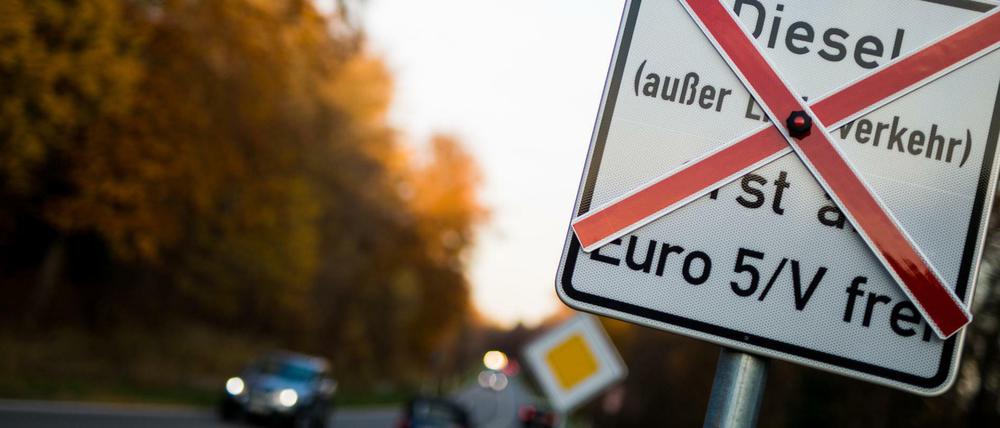 Hinweisschilder für geplante Fahrverbote in Stuttgart