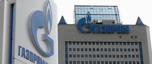 Das Logo von Gazprom ist vor dem Hauptgebäude in Moskau zu sehen. 