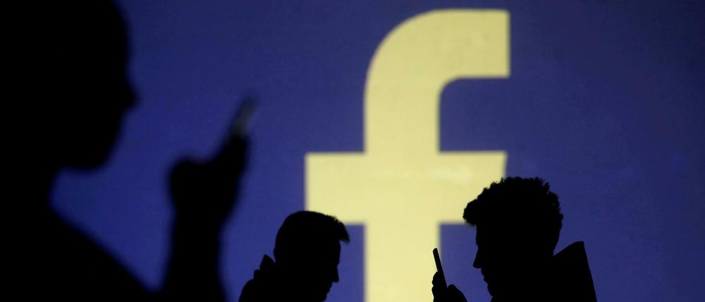 Auch durch die mobile Nutzung von Facebook bekommt der Konzern sehr viele Daten.
