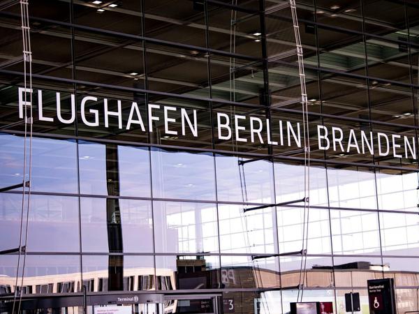 Mit dem Flieger statt mit der Bahn: Der Lufthansa-Konzern fliegt Berlin jetzt häufiger an. 