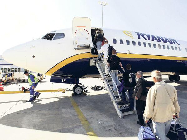 Mit bis zu 1800 Flügen am Tag gilt Ryanair - hier an der ersten deutschen Basis in Hahn im Hunsrück - als Europas größte Fluglinie.