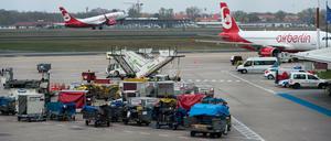 Air Berlin, hier Maschinen der Airline am 4.April 2017 am Flughafen Tegel, hatte zum Beginn des Sommerflugplans den Dienstleister gewechselt. Seither gibt es Probleme mit dem Gepäck.