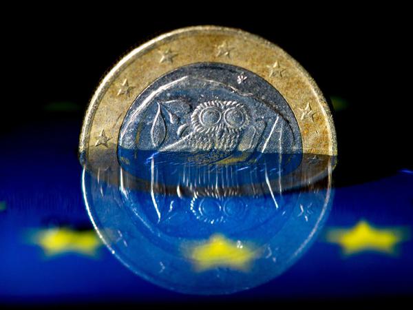 Griechenland wirft Deutschland vor, die eigene Dominanz zu missbrauchen und dem Land ein Spardiktat aufzuzwingen. Adenauer sagt: "Niemand braucht das neue Deutschland zu fürchten" 