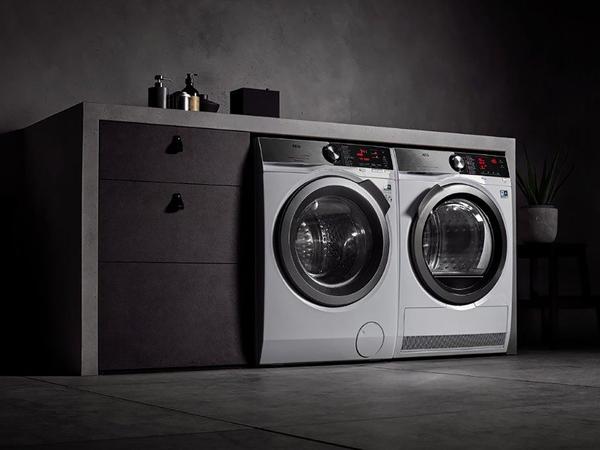 AEG verbindet seine Waschmaschine und den Trockner der 9000er Serie über eine App. 