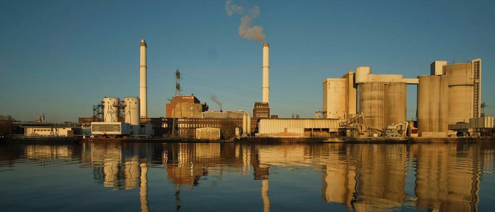 Das Heizkraftwerk Berlin-Klingenberg soll zunehmend Biomasse verfeuern. Deren Anteil an der Fernwärme steigt bis 2013 auf 17 Prozent. 