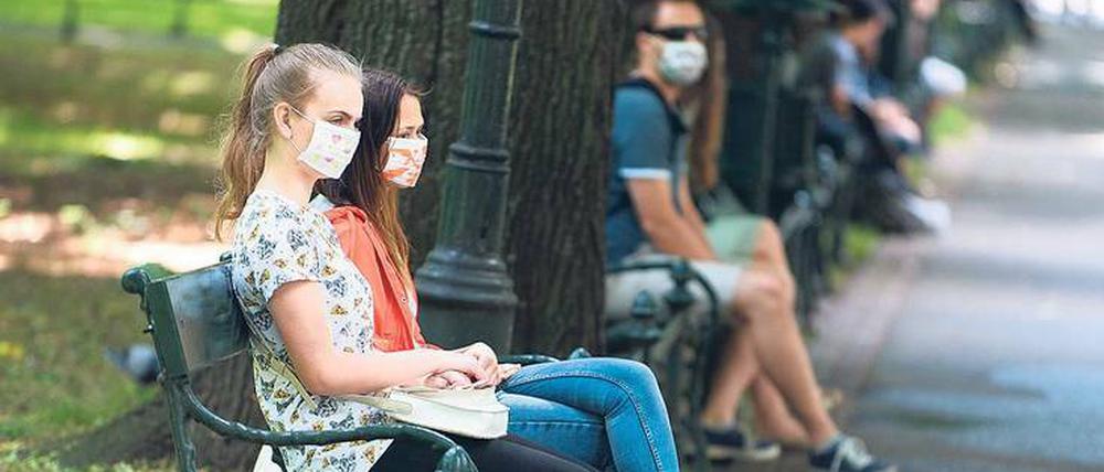 In Krakau machen junge Menschen im Mai 2018 bei einem Flashmob auf die schlechte Luftqualität in der Stadt aufmerksam.