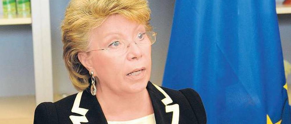 Abgeblockt. Die EU-Kommission steht nicht geschlossen hinter dem Vorschlag ihrer Kollegin Viviane Reding. 