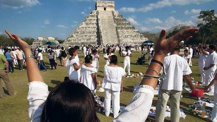 Pyramide in Chichén Itzá. Hier feierten Nachfahren der Maya am 21.12.2011 das neue Jahr nach dem Mayakalender, der jetzt endet. Foto: dpa