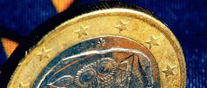 Geschätzter Euro. Laut aktueller Umfragen sind drei von vier Griechen für eine schnelle Einigung mit den Geldgebern, ebenso viele wollen die Währung behalten.