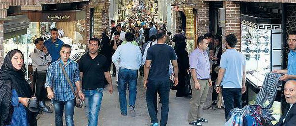 Auf dem Basar in Teheran kauft vor allem die Unter- und Mittelschicht.