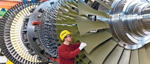 Im Berliner Siemens-Werk werden Gasturbinen für Kunden in 60 Ländern gefertigt. Der Standort könnte von einem Lieferungsauftrag durch Saudi-Arabien profitieren. 