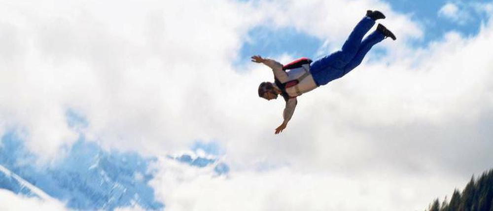 Bungee-Jumping und Fallschirmspringen gehören mit zu den beliebtesten Erlebnisgutscheinen. Foto: Oliver Furrer/Mauritius