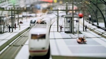 Das Modell Bahn. Verkehrspolitiker der Opposition fordern einen Kurswechsel in der Bahnpolitik. 