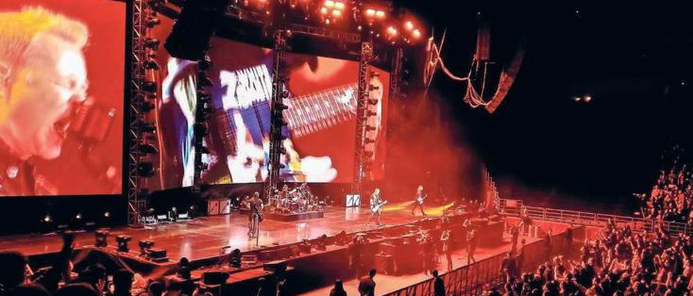 Laut und bunt sind die Konzerte der Heavy-Metal-Band Metallica. Wer ein günstiges Ticket dafür abbekommen will, muss schnell sein und Glück haben. 