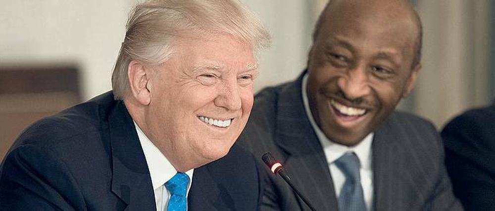 Vor einem halben Jahr lächelten Trump und Merck-Chef Frazier in die Kameras. Das ist vorbei, der Pharmamanager will mit dem Präsidenten nichts mehr zu tun haben. 