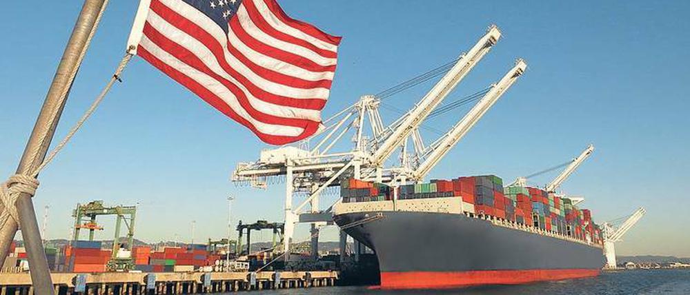 Fahne zeigen. Importierte Waren sind unerwünscht. Geht es nach Trump, wird alles im Inland gefertigt. 