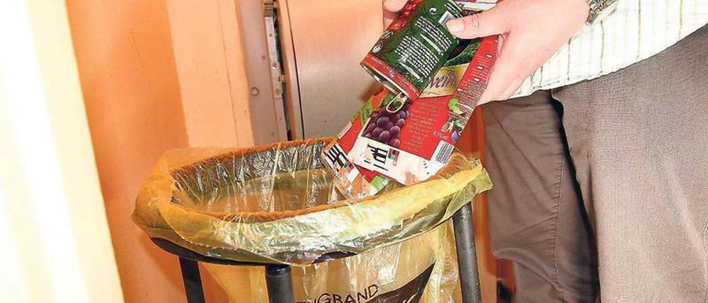 Viele Verbraucher hierzulande trennen den Müll, der am Ende aber doch zum Großteil in der Verbrennungsanlage landet. Von derzeit 36 Prozent soll die Recyclingquote beim Verpackungsmüll bis 2022 auf 63 Prozent steigen. 
