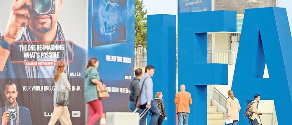 Trubel unterm Berliner Funkturm gab es bei der IFA zuletzt 2019. In diesem Jahr soll die weltweit größte Elektronikmesse Anfang September stattfinden. 