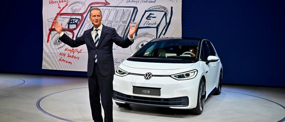 Herbert Diess, VW-Vorstandschef, stellt den ID. 3 vor.