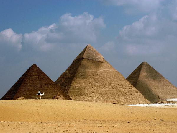 Die Pyramiden von Gizeh sind ein beliebtes Touristenziel.