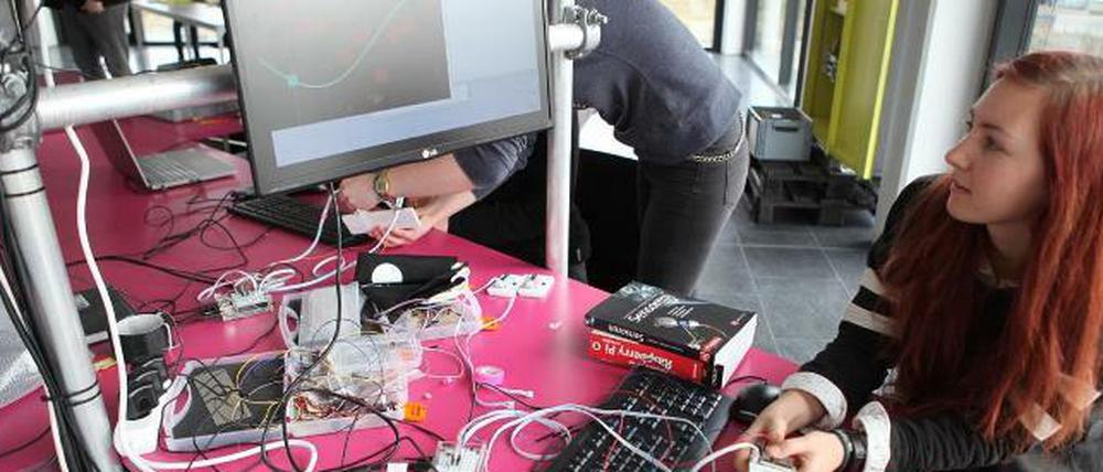 Game Design an der HTW: Studierende nutzen den Mini-Computer "Raspberry Pi" für neue Spielideen.