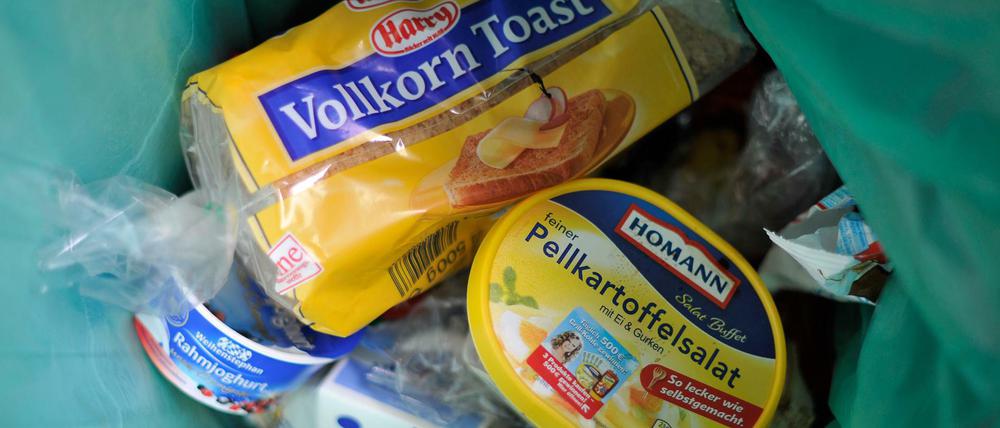 Bis zu 75 Kilogramm Lebensmittel soll jeder Deutsche der Studie zufolge jährlich wegschmeißen. 