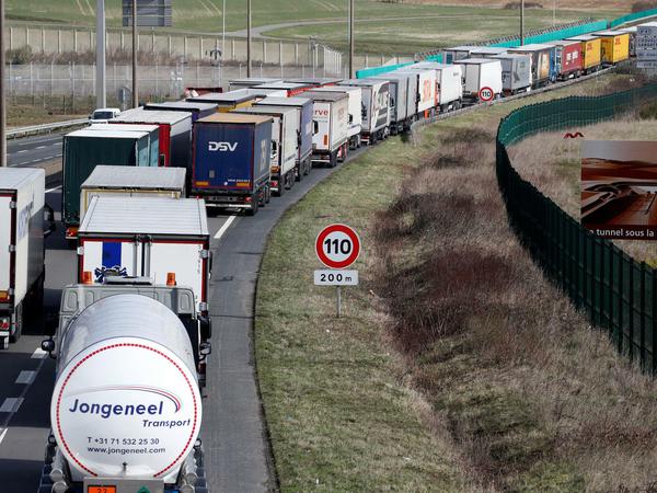 Unternehmer rechnen damit, dass ihre Lkw vielleicht wochenlang an der Grenze nach Großbritannien warten müssen.