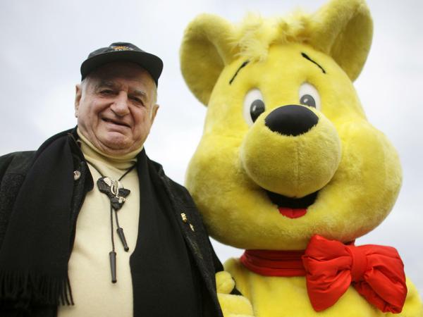 Zwei Originale: der langjährige Haribo-Chef Hans Riegel neben dem Goldbären. 