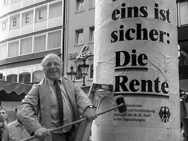 Norbert Blüm versprach Mitte der 80er Jahre als Bundesarbeitsminister, die Rente sei sicher.