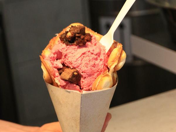 Mit -196 Grad kaltem Stickstoff entsteht im „Woop Woop Ice Cream Store“ cremiges Eis.