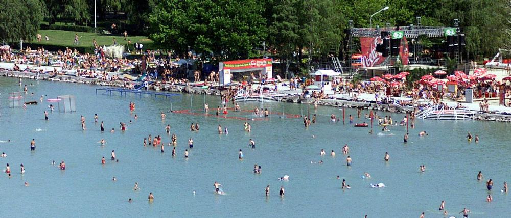 Urlaub am Balaton. Viele DDR-Bürger haben ihre Ferien am Plattensee verbracht. Mit der DM stieg das Ansehen.