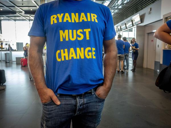 Ryanair-Mitarbeiter haben bereits an mehreren Standorten die Arbeit niedergelegt.
