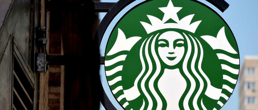 Starbucks will ab 2016 Filialen in Rewe-Supermärkten eröffnen.