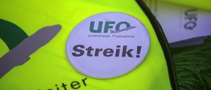 Die Gewerkschaft des Lufthansa-Kabinenpersonals (Ufo) will bis Freitag streiken. Viele Flugbegleiter haben sich aber krank gemeldet, anstatt offiziell zu streiken.