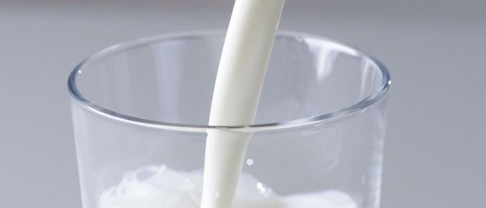 Fettarme Milch soll mit Bakterien belastet sein.