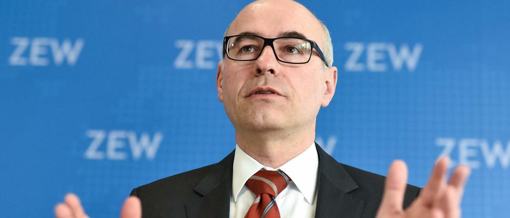 Achim Wambach ist Vorsitzender der Monopolkommission, die das Bundeswirtschaftsministerium in Wettbewerbsfragen berät, und Präsident des Zentrums für Europäische Wirtschaftsforschung (ZEW).