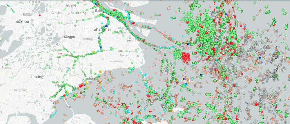 Containerschiffe, die sich laut dem Dientst marinetraffic.live vor der Küste Chinas stauen. 