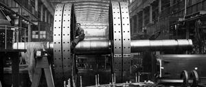 Historische Aufnahme aus Siemens Dynamowerk in Berlin. Hier wurde in 100 Jahren alles gefertigt - vom Schiffsantrieb bis zum Ringmotor für Erzmühlen oder getriebelose Windkraftanlagen.