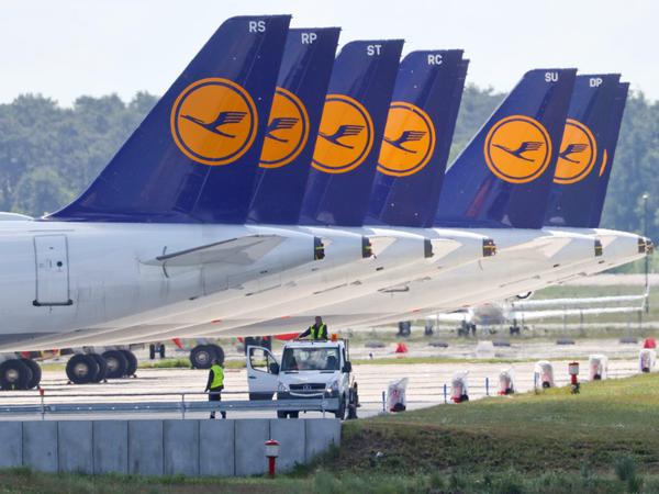 Parkplatz: Noch sind fast alle Maschinen am Boden, doch im Juni will die Lufthansa ihren Flugplan ausweiten. 