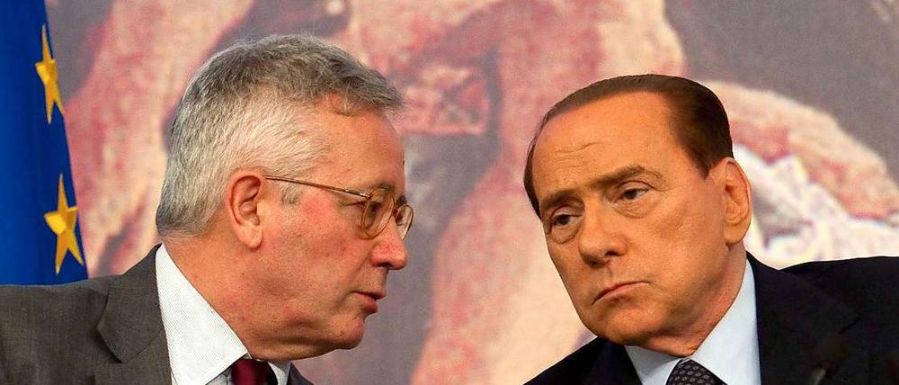 Es ist ernst: Finanzminister Tremonti (l.) und sein Regierungschef Berlusconi müssen eine Lösung für das italienische Schuldenproblem finden.