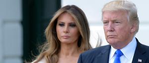 Wie viele Schulden hat er bei der Deutschen Bank? US-Präsident Donald Trump und seine Frau Melania. 