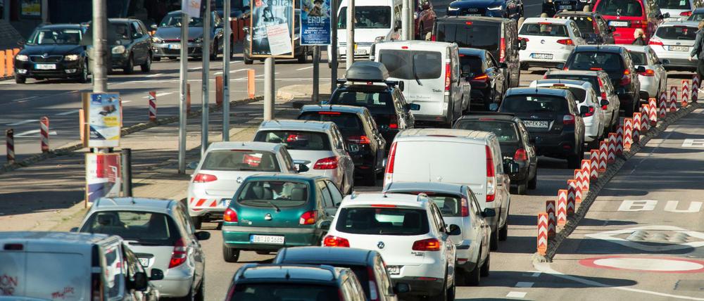 Erstmals seit Jahren sinkt die Zahl der Autos in Deutschland, die mit Mängeln unterwegs sind.