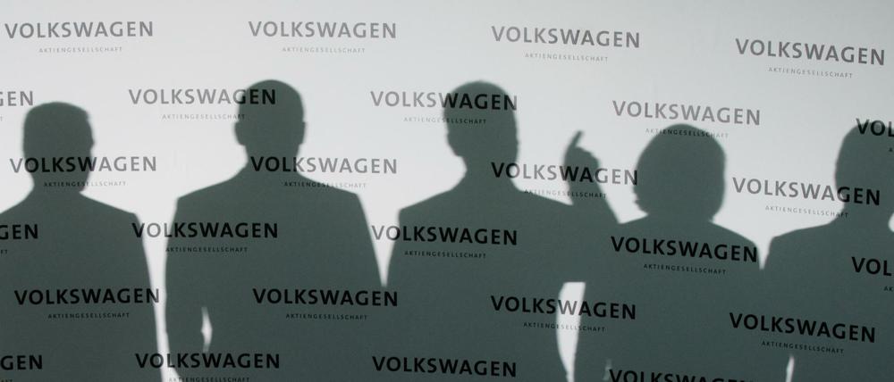 Die Schatten von Vorstandsmitgliedern der Volkswagen AG