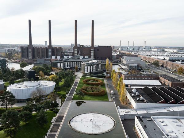 Blick auf das Werksgelände von Volkswagen in Wolfsburg